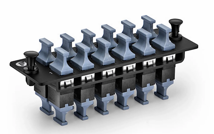 Panneau d'Adaptateur à Fibre Optique FHD®, OS2/OM3/OM4, 12 x MTP®-8/12/24 Key Up vers Key Down (Noir), Type A